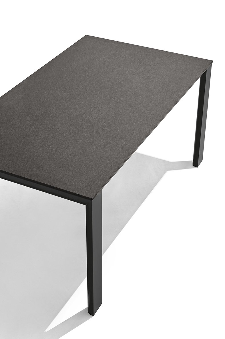 Table extensible 12 couverts DORIAN 310cm pieds métal noir plateau céramique gris