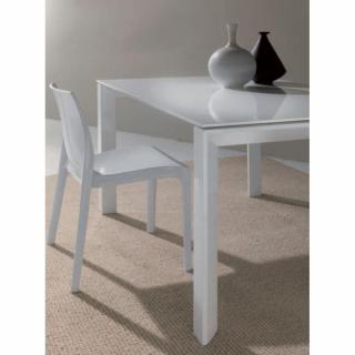 Table repas extensible SLIVER en verre trempé extra blanc 140 x 90 cm, piétement en acier laqué blanc.